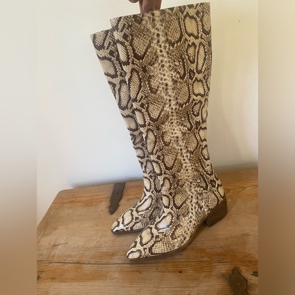 Vince Camuto Snakeskin Beaanna Boots Size 7 - Picture 2 of 9